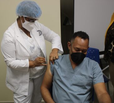 Hospital Provincial “Dr. Ángel Contreras” recibió vacunas para continuar con inoculación de personal sanitario