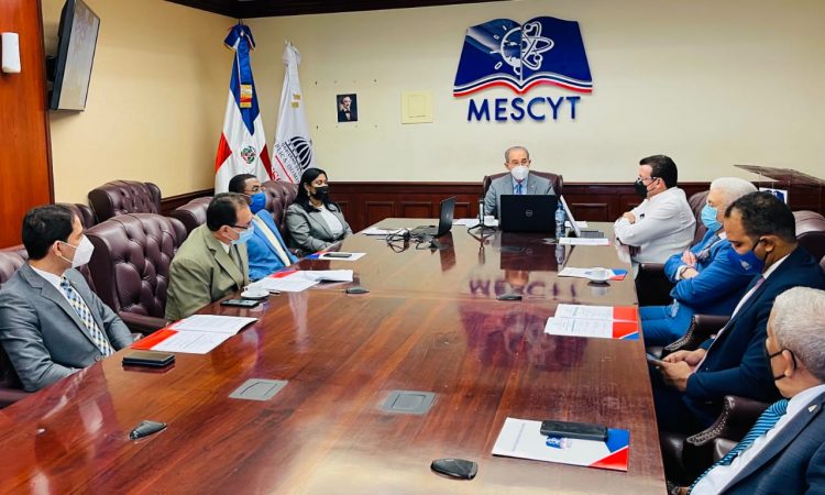 MESCYT presentó plan de tres fases para activar la educación semipresencial