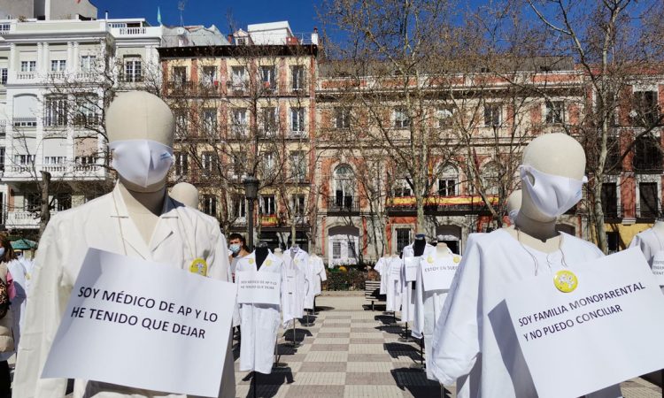 5,000 médicos madrileños de Atención Primaria se sumaron a un paro indefinido 5,000 médicos madrileños de Atención Primaria se sumaron a un paro indefinido