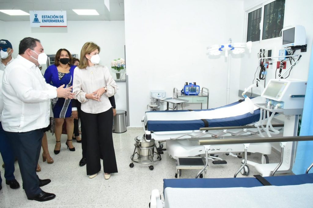 Raquel Peña y Mario Lama entregaron áreas renovadas en hospitales del Sur