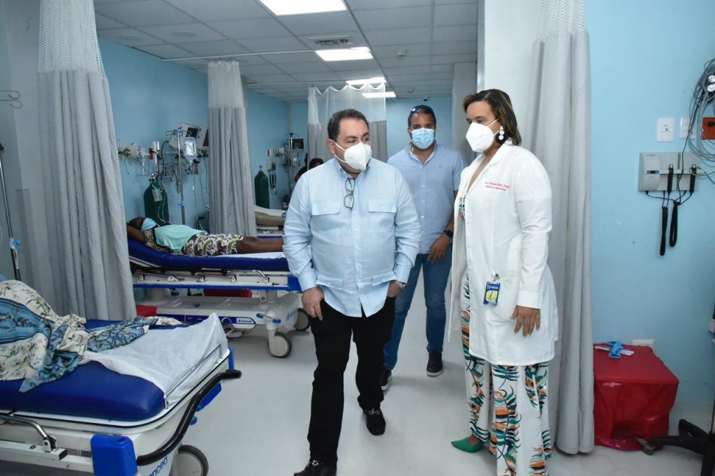 Lama visitó hospitales del Sur para supervisar su funcionamiento Lama visitó hospitales del Sur para supervisar su funcionamiento