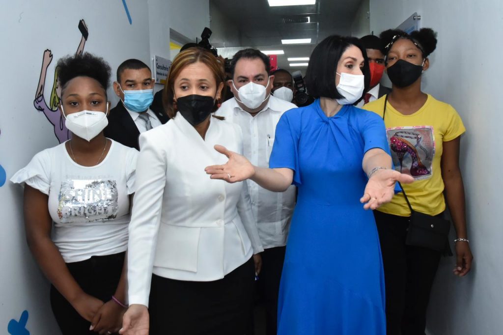 Primera dama y SNS pusieron en funcionamiento unidad de atención integral para adolescentes Primera dama y SNS pusieron en funcionamiento unidad de atención integral para adolescentes