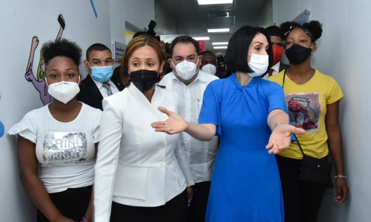 Primera dama y SNS pusieron en funcionamiento unidad de atención integral para adolescentes