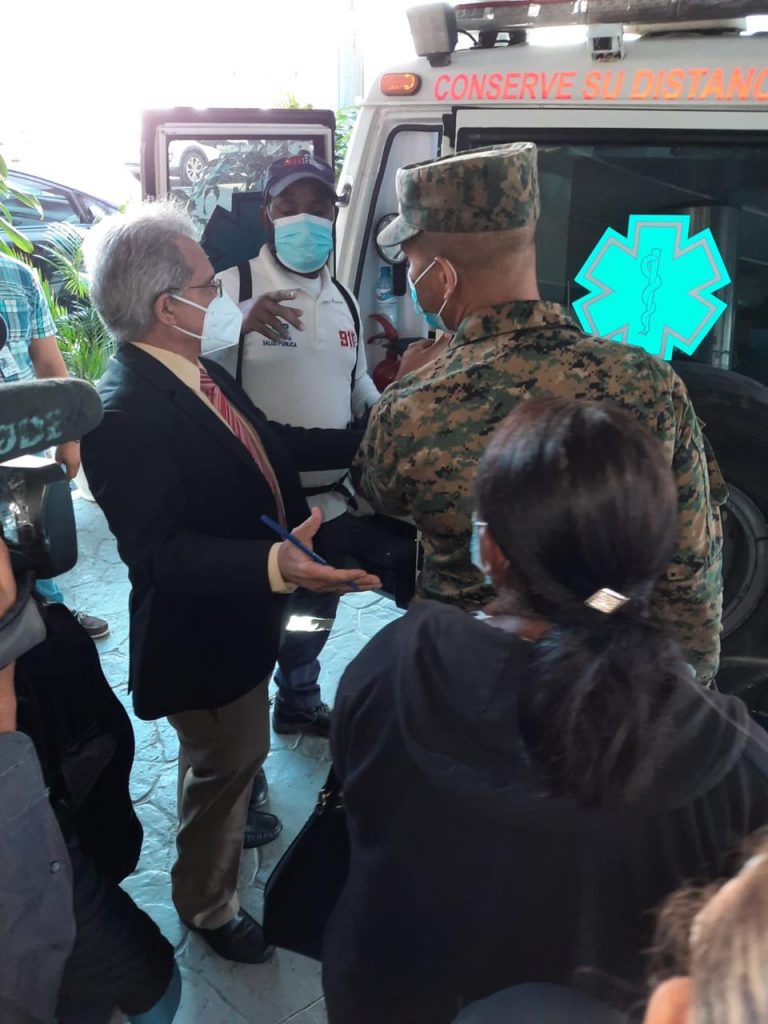 Médicos en huelga de hambre en el MSP recibieron atención del 911 tras descompensación alimenticia