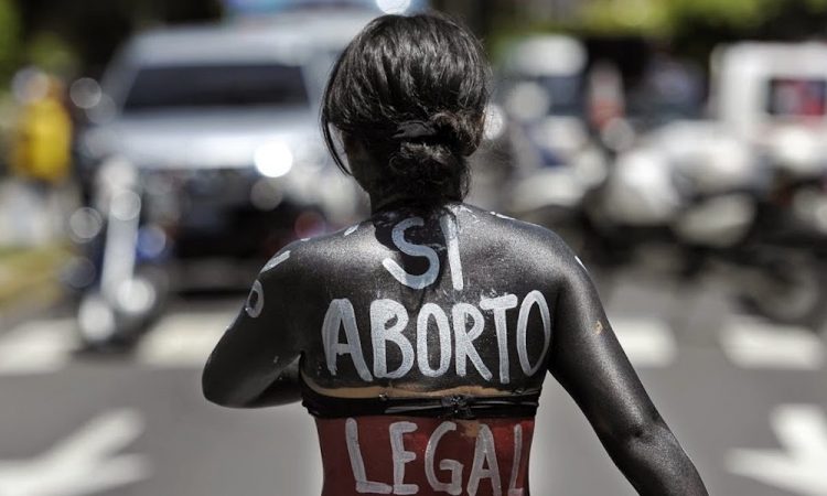 Personalidades públicas de República Dominicana divididas por las 3 causales proaborto