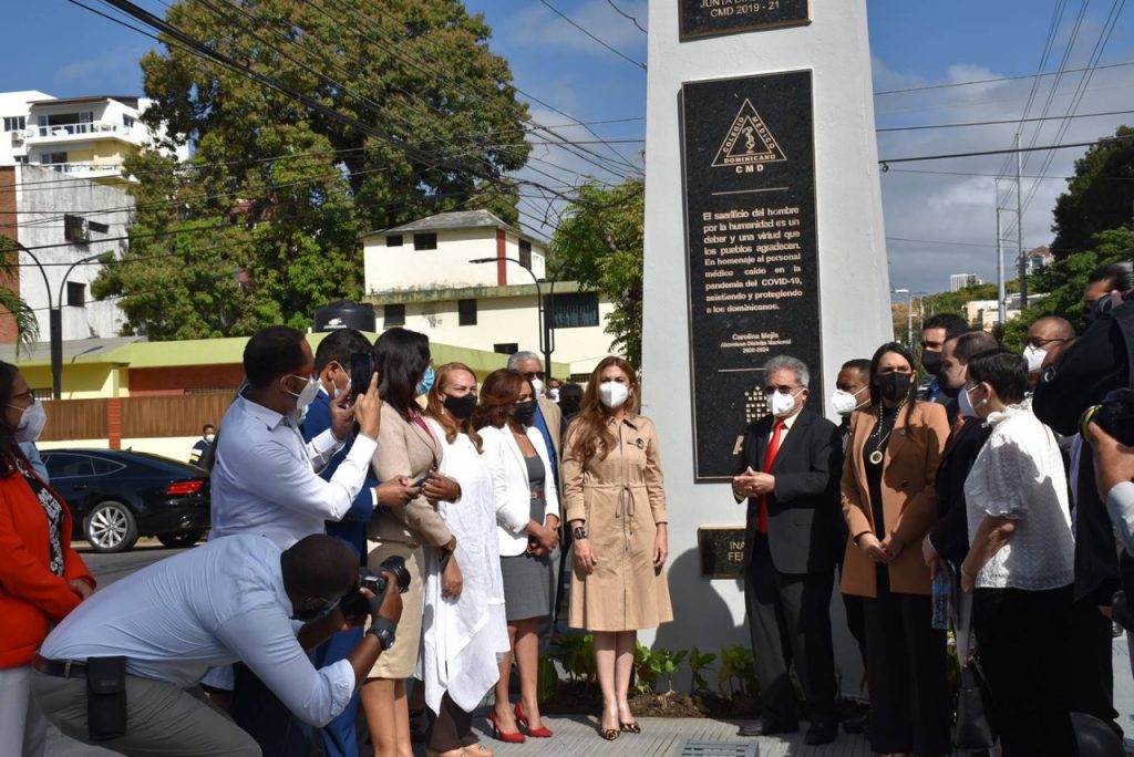 CMD y alcaldía del Distrito Nacional inauguraron monumento a personal de salud fallecido por COVID-19
