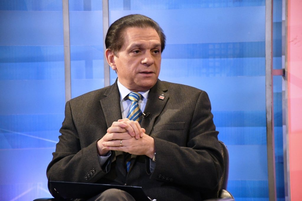 Ministro de Salud pide al CMD descartar protestas y reanudar diálogo con el Gobierno