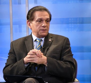 Ministro de Salud pide al CMD descartar protestas y reanudar diálogo con el Gobierno