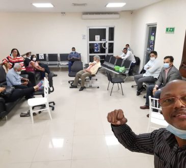 Médicos cumplirán 24 horas en huelga de hambre por cancelación de 50 trabajadores de la salud