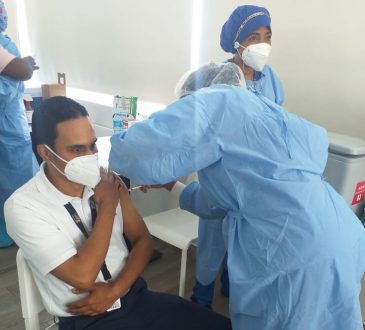 520 trabajadores del Instituto de Oncología “Dr. Heriberto Pieter” fueron vacunados contra COVID-19