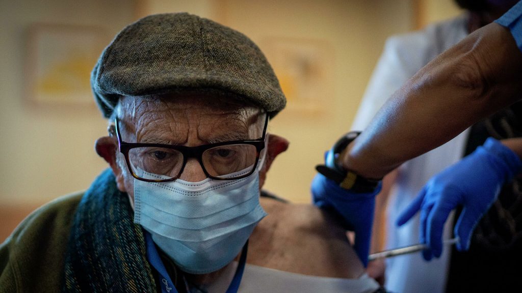 Más países europeos suspenden las vacunaciones con dosis Oxford-AstraZeneca a la espera de análisis del EMA
