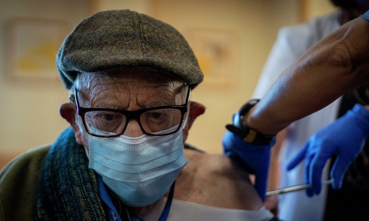 Más países europeos suspenden las vacunaciones con dosis Oxford-AstraZeneca a la espera de análisis del EMA Más países europeos suspenden las vacunaciones con dosis Oxford-AstraZeneca a la espera de análisis del EMA