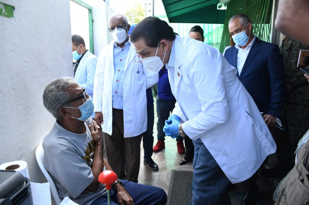 Ministro de salud pública dio inicio a plan de vacunación en el Área IV de salud