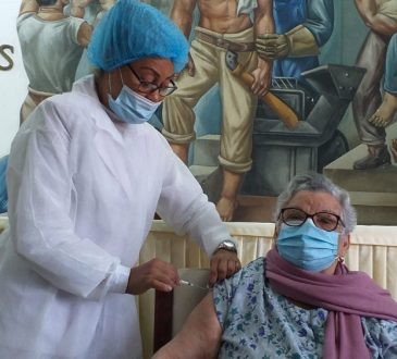 Hospital Salvador Gautier vacunará a 200 adultos mayores