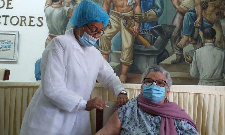 Hospital Salvador Gautier vacunará a 200 adultos mayores Hospital Salvador Gautier vacunará a 200 adultos mayores