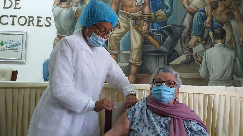 Hospital Salvador Gautier vacunará a 200 adultos mayores Hospital Salvador Gautier vacunará a 200 adultos mayores