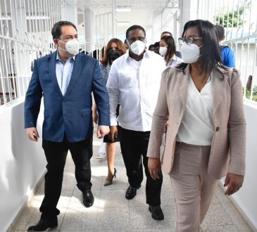 SNS entregó equipo médico al Hospital Materno Infantil Santo Socorro