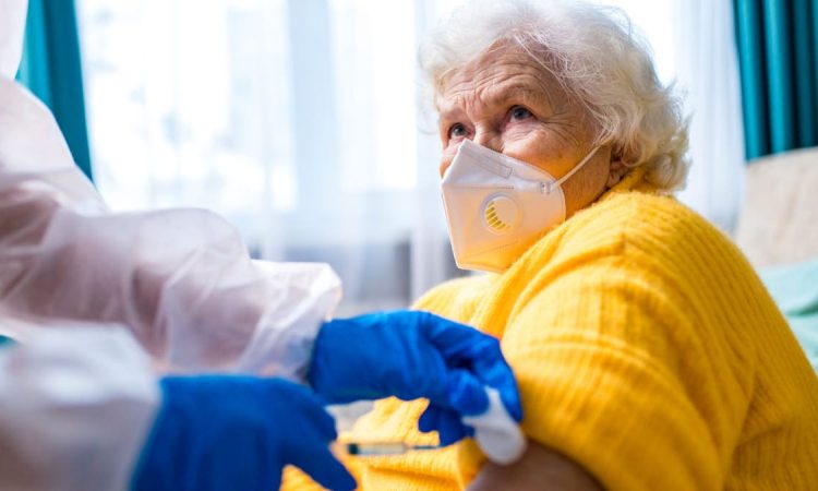 Sociedad Dominicana de Geriatría emitió recomendaciones para la vacunación de adultos mayores Sociedad Dominicana de Geriatría emitió recomendaciones para la vacunación de adultos mayores