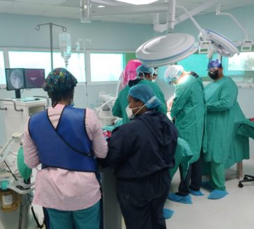 Traumatológico Ney Arias Lora realizó cirugías a 22 personas este sábado