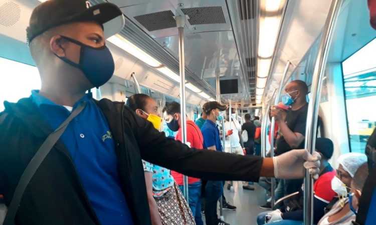 Metro de Santo Domingo sin control de bioseguridad dentro de los vagones