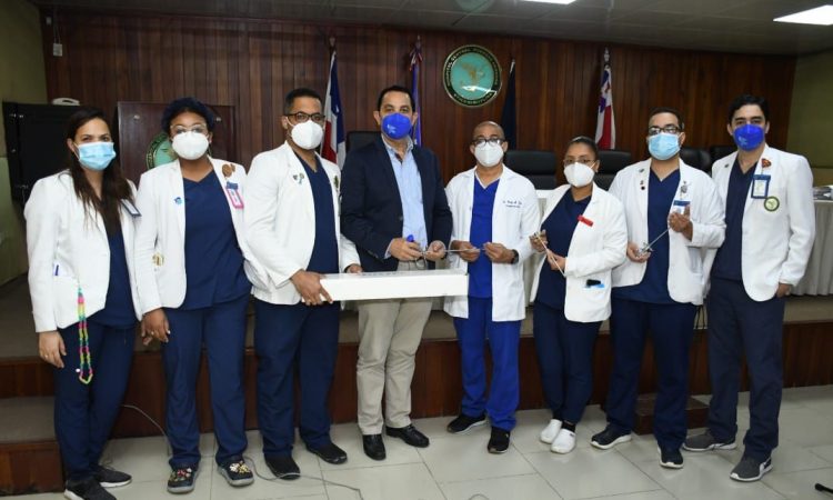 FUNDOURO donó equipos para residentes de urología del HCFFAA