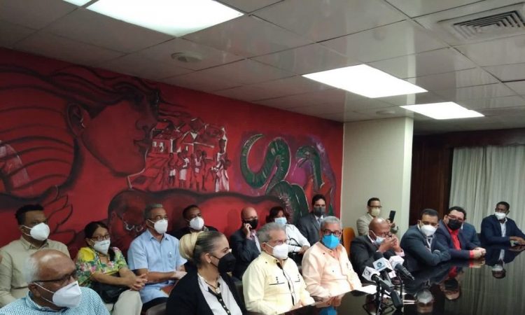 Sociedades médicas apuntaron a las ARS de Humano para la paralización de servicios Sociedades médicas apuntaron a las ARS de Humano para la paralización de servicios