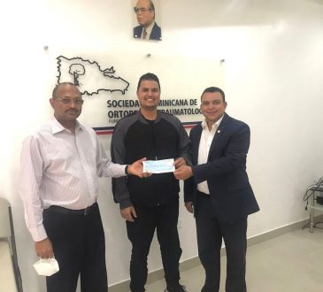 Residente de la SDOT ganó un entrenamiento en un instituto de mano y microcirugía en E.E.U.U.