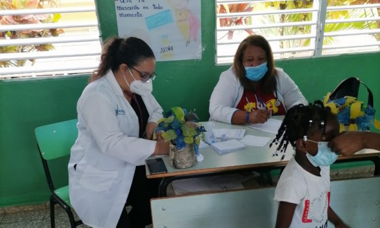Hospital Rodolfo de la Cruz ofreció jornada médica en beneficio a habitantes de Frasquito Gómez