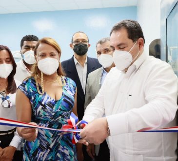 SNS entregó equipos y espacios médicos para mejorar hospitales de La Vega y Bonao