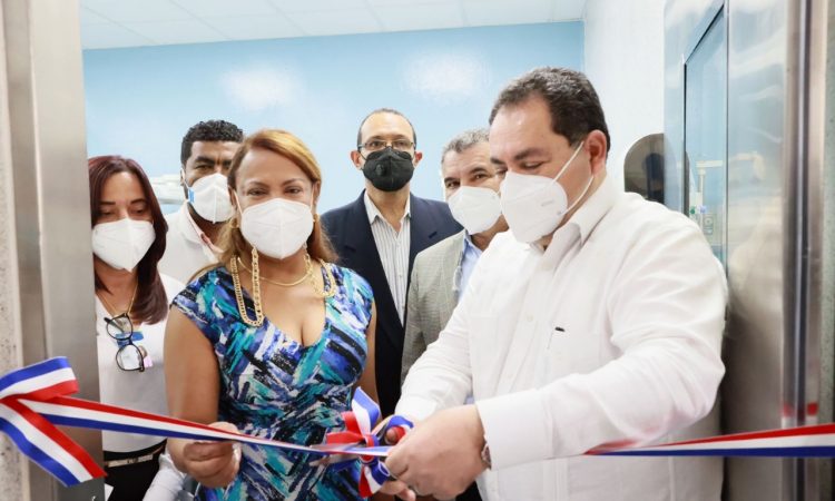 SNS entregó equipos y espacios médicos para mejorar hospitales de La Vega y Bonao SNS entregó equipos y espacios médicos para mejorar hospitales de La Vega y Bonao