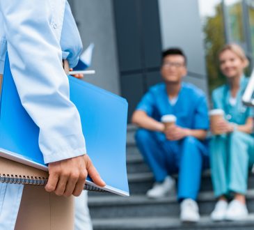 EUNACOM seleccionó el mes de julio para el examen teórico de residentes médicos