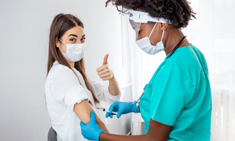 CDC registró casos de miocarditis en jóvenes posterior a su segunda vacuna de COVID-19 CDC registró casos de miocarditis en jóvenes posterior a su segunda vacuna de COVID-19