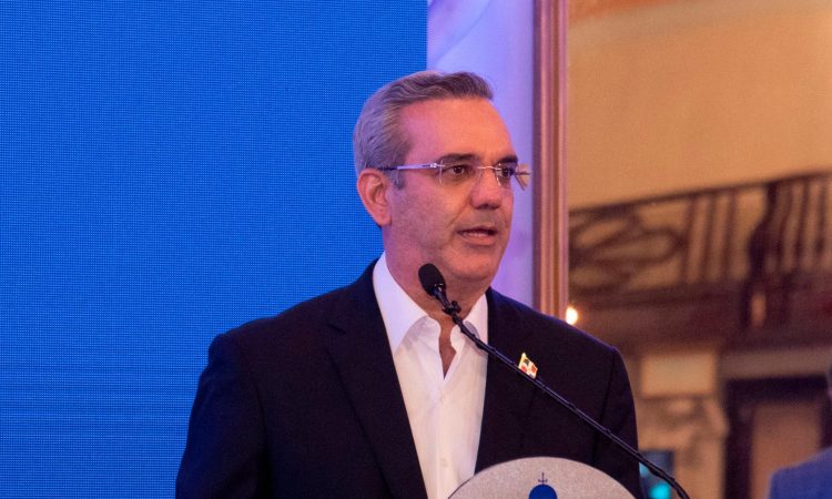 Abinader rediseñó contrato con Pfizer para recibir 2,000,000 de vacunas COVID-19 Abinader rediseñó contrato con Pfizer para recibir 2,000,000 de vacunas COVID-19