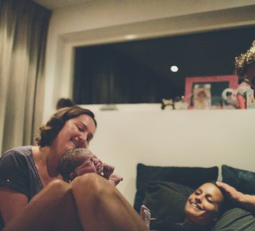 Ginecobstetra considera que trabajo de las doulas debe controlarse y regularse