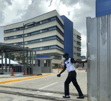 Hospital Luis Eduardo Aybar instaló nuevo almacén para pacientes fallecidos por COVID-19