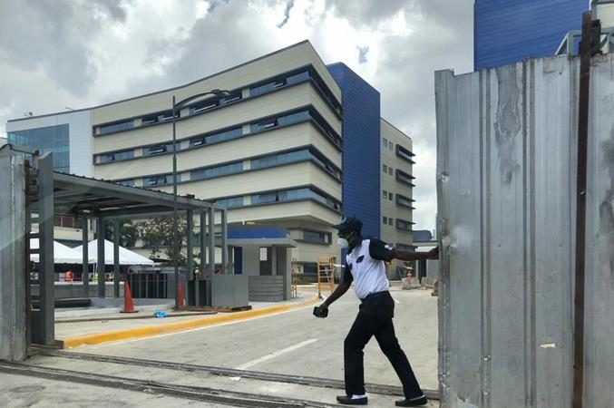 Hospital Luis Eduardo Aybar instaló nuevo almacén para pacientes fallecidos por COVID-19