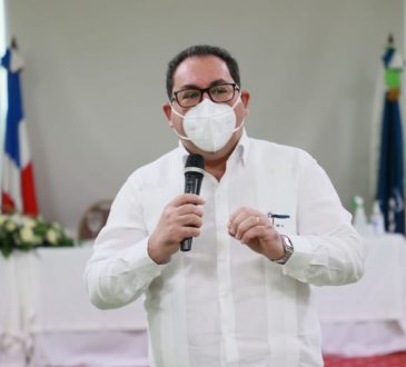 Hospitales Arturo Grullón y Presidente Estrella recibieron equipos del SNS