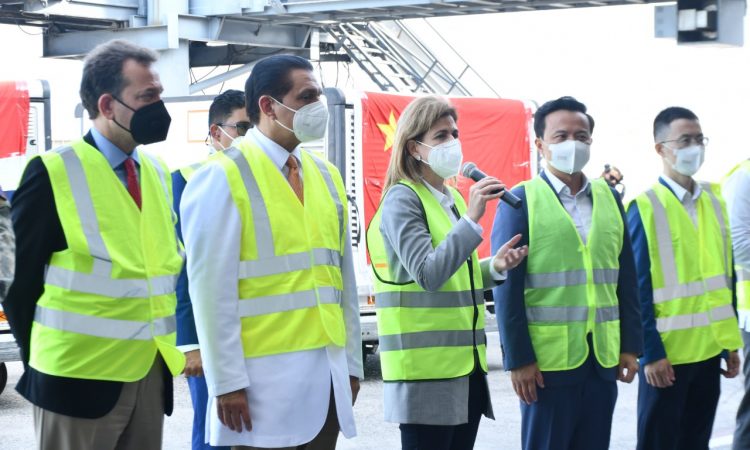 China ha donado 7,818,000 de dosis COVID-19 desde el inicio del plan nacional de vacunación China ha donado 7,818,000 de dosis COVID-19 desde el inicio del plan nacional de vacunación