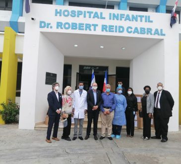 Embajador de Israel donó insumos médicos y alimenticios al Hospital Robert Reid Cabral