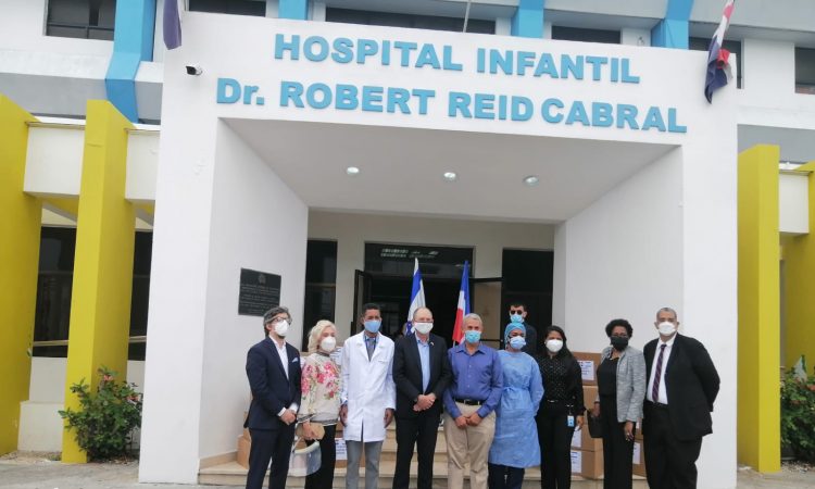 Embajador de Israel donó insumos médicos y alimenticios al Hospital Robert Reid Cabral