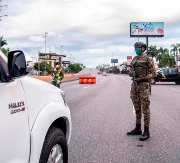 Médica de Azua fue atacada por el Ejército Nacional por transitar luego del toque de queda