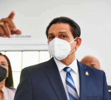 Daniel Rivera contrató nuevo personal de salud para controlar el aumento de casos COVID-19