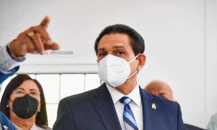 Daniel Rivera contrató nuevo personal de salud para controlar el aumento de casos COVID-19 Daniel Rivera contrató nuevo personal de salud para controlar el aumento de casos COVID-19
