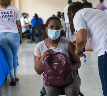 Profesionales de la salud ven sin fundamentos la aplicación de tercera dosis contra COVID-19