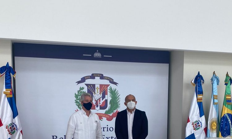 Ministerio de Relaciones Exteriores donó insumos de bioseguridad al Instituto Dermatológico Dominicano