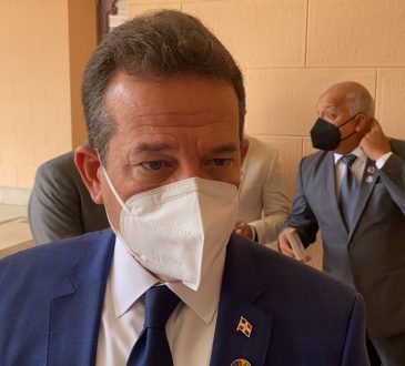 Ministro de industria anunció que se encuentra contagiado por COVID-19
