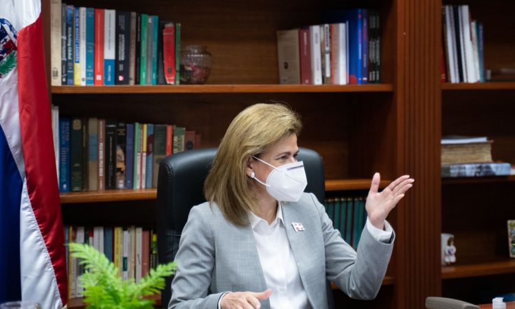 Médicos se reunieron con Raquel Peña, no descartaron continuar con paros y protestas
