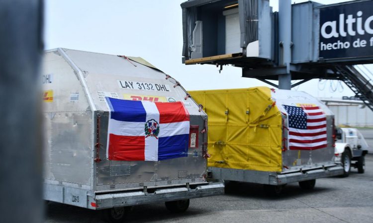 República Dominicana recibió primer lote de vacunas Pfizer y se aproximan 1,500,000 de dosis Sinovac