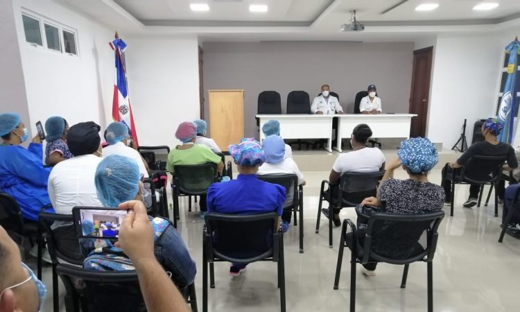 Trabajadores del Hospital Marcelino Vélez protestaron por nivelación de cargos y salarios