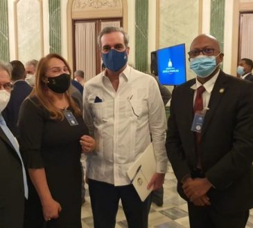 Gobierno firmó nuevos compromisos con médicos dominicanos